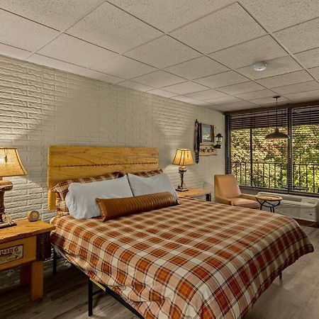 Stonegate Lodge King Bed Wifi 50 Roku Tv Salt Water Pool Room #104 Eureka Springs Εξωτερικό φωτογραφία