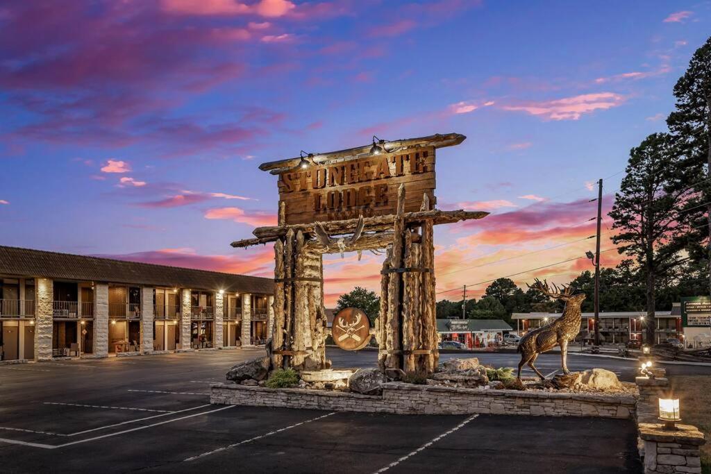 Stonegate Lodge King Bed Wifi 50 Roku Tv Salt Water Pool Room #104 Eureka Springs Εξωτερικό φωτογραφία