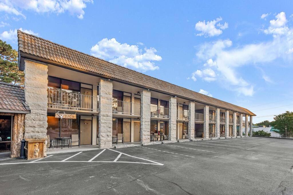 Stonegate Lodge King Bed Wifi 50 Roku Tv Salt Water Pool Room #104 Eureka Springs Εξωτερικό φωτογραφία