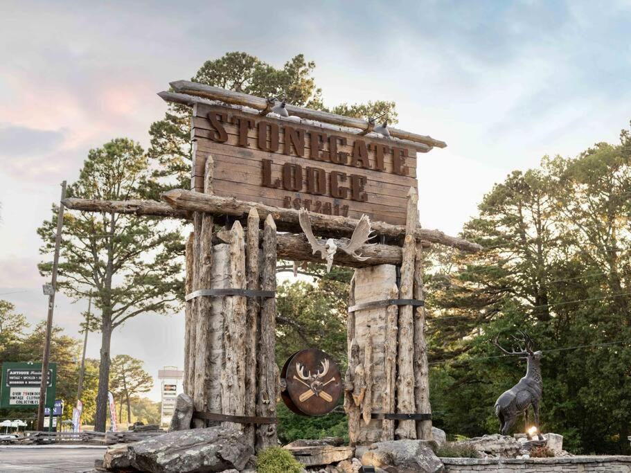 Stonegate Lodge King Bed Wifi 50 Roku Tv Salt Water Pool Room #104 Eureka Springs Εξωτερικό φωτογραφία