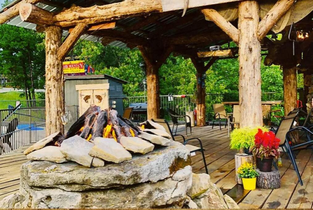 Stonegate Lodge King Bed Wifi 50 Roku Tv Salt Water Pool Room #104 Eureka Springs Εξωτερικό φωτογραφία