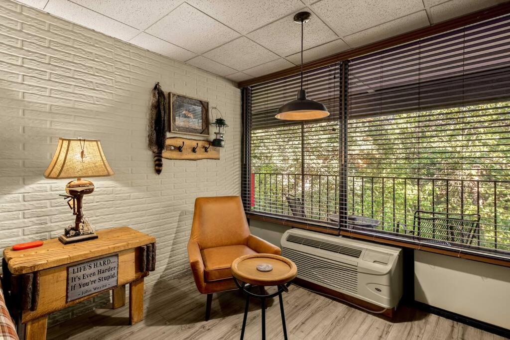 Stonegate Lodge King Bed Wifi 50 Roku Tv Salt Water Pool Room #104 Eureka Springs Εξωτερικό φωτογραφία